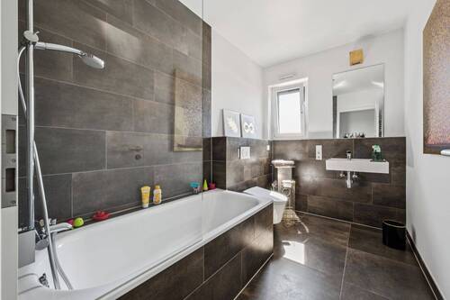 Tageslichtbad mit Wanne - 