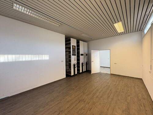 Bürofläche mit Archiv / Regalsystem - 