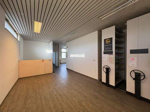 Bürofläche mit Archiv / Regalsystem - 