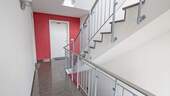 Treppenhaus Eingang - 4 Zimmer Etagenwohnung in Duisburg