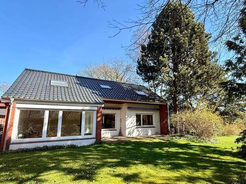 Rückseite - Am Ende wird alles grün - 299.000,00&nbsp;EUR Kaufpreis, ca.&nbsp; 143,00&nbsp;m&sup2;&nbsp;Wohnfl&auml;che