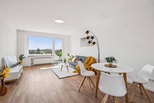 Wohnzimmer - 3 ZKB in Saarbrücken, hell & bezugsfertig, OHNE Maklerprovision