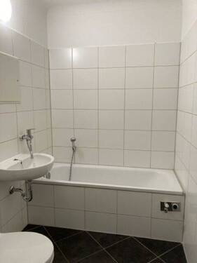 Musterbild Badezimmer - 4 Zimmer Etagenwohnung in Erfurt