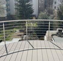 Neuwertige Wohnung mit vier Zimmern, Vollbad und EBK, Traumterrasse in Freiberg