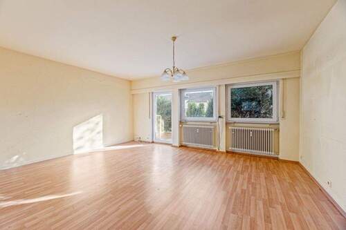 Wohnzimmer - 3 Zimmer Etagenwohnung zum Kaufen in Stuttgart / Heslach