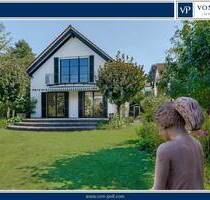 Bestlage: Stilvolles Doppelhaus mit schönem Garten, viel Privatsphäre und Doppelcarport - Wehrheim