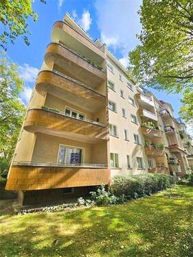 Fassade - VERKAUFT: KAUFEN STATT MIETEN - Schöneberg-Friedenau - FREI - 2 Zi - WG-tauglich - Westbalkon