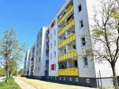 Aussenansicht hinten - Ihr neues Zuhause 3-Raum Wohnung mit Balkon und Badewanne ab 01. Juli 2026.