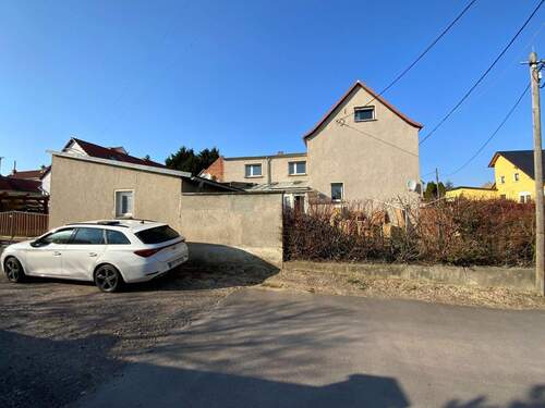 Wohnhaus und Nebengelass - 