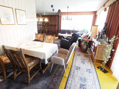 Esszimmer mit Blick ins Wohnzimmer - 