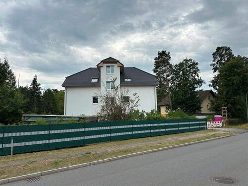 Fassade - Petershagen-Eggersdorf - Charmante 3-Zimmer-Wohnung mit Gartenanteil