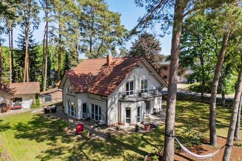 Blick aus Südwest - 6 Zimmer Einfamilienhaus in Bestensee