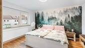1. OG Schlafzimmer 1 - 