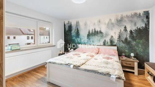 1. OG Schlafzimmer 1 - 
