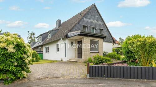 Außenansicht 1 - Einfamilienhaus mit vorbereiteter Sanierung - 7 Zimmer, 115 m² Wohnfläche, 578 m² Grundstück