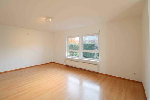 Wohnzimmer - 4 Zimmer Einfamilienhaus in Illingen