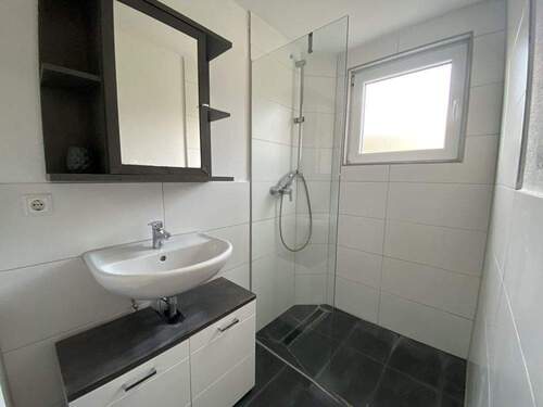 Badezimmer EG - Mehrfamilienhaus, Wohnhaus mit 138,00 m&sup2; in Meckenbeuren zum Kaufen