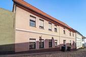 Hausansicht - Großzügiges Einfamilienhaus mit Einliegerwohnung im historischen Altstadtbereich von Löbejün