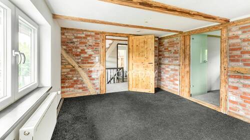 1. OG Schlafzimmer 2 - 