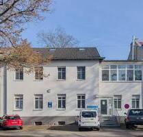 Wohn- und Geschäftshaus mit attraktiver Maisonette-Wohnung, Praxis und Einliegerwohnung, nahe S-Bhf - Neuenhagen bei Berlin