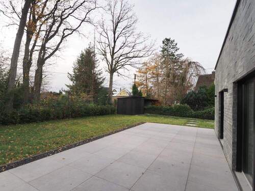 Blick von der Terrasse in den Garten - 