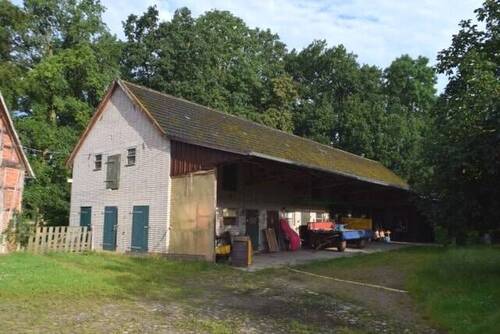 weiße Lagerscheune - 