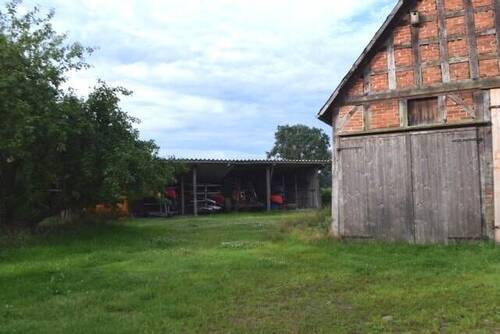 Unterstand neben Scheune - 