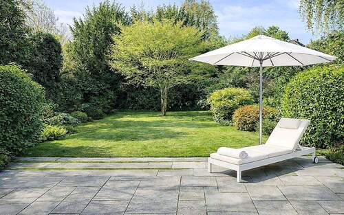 Garten mit ca. 570 m² - 8 Zimmer Etagenwohnung in Düsseldorf