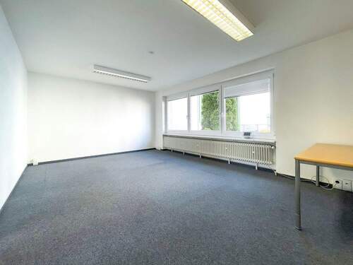Helles Büro mit Teppichboden - Büro in Langenfeld (Rheinland)