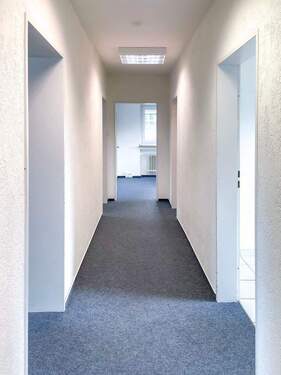 Heller Büroflur - 
