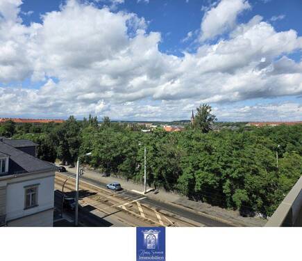 Balkonblick - Etagenwohnung mit 94,30 m&sup2; in Dresden zur Miete
