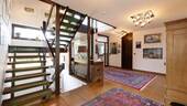 Flur mit Treppenhaus - 