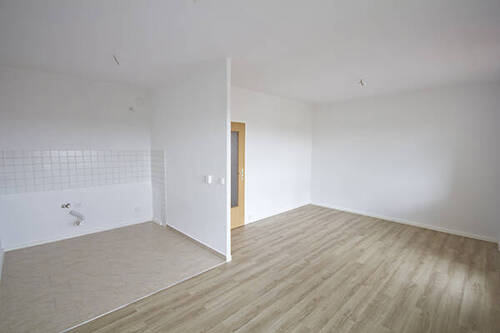 Wohnzimmer/Küchenbereich - 4 Zimmer Etagenwohnung in Halle (Saale)
