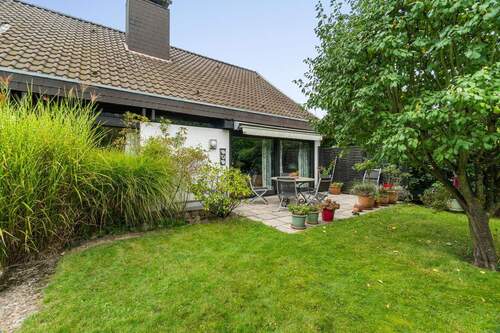 Garten - Einfamilienhaus im modernen Fachwerkstil - lichtdurchflutet und großzügig