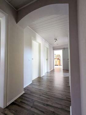 Diele im Erdgeschoss - Doppelhaushälfte mit 260,00 m² in Marxzell zum Kaufen