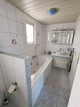 Tageslichtbadezimmer im Obergeschoss - 