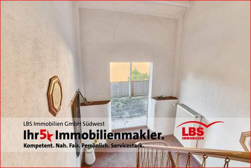 Treppenaufgang mit Balkon - 