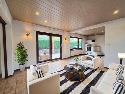 Wohnbeispiel offener Wohnbreich mit Zugang zur Terrasse - Einfamilienhaus mit 145,00 m&sup2; in Usingen zum Kaufen