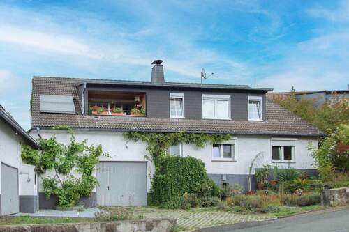 1 Ansicht - 8 Zimmer Mehrfamilienhaus, Wohnhaus zum Kaufen in Büdingen