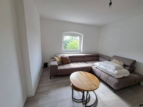 Wohnzimmer - Schlafsofa - 2 Zimmer Etagenwohnung in Düsseldorf