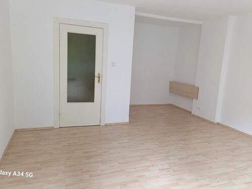 Zimmer mit Schlafnische - 1 Zimmer Etagenwohnung in Hamburg
