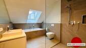 Exklusives Bad mit Badewanne und Dusche! - 