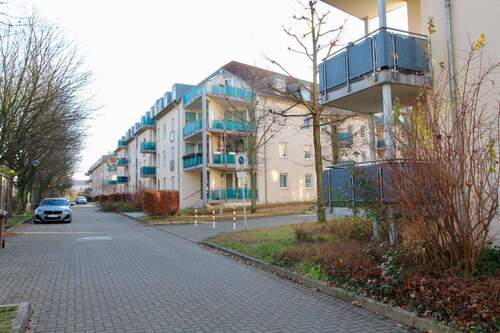 Einfahrt Spielstraße - 3 Zimmer Etagenwohnung zum Kaufen in Dresden