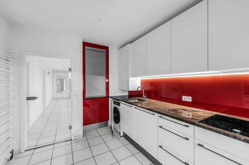 Einbauküche mit Waschmaschinenanschluss - 