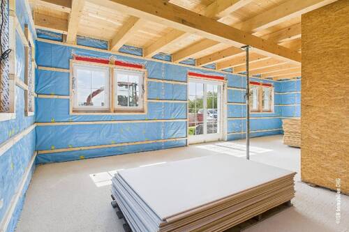 großes und helles Wohnzimmer - 