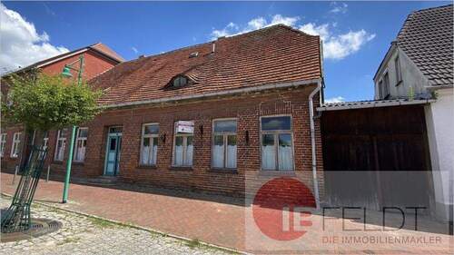 Vorderansicht_Hofauffahrt - 6 Zimmer Bauernhaus, Landhaus zum Kaufen in Goldberg