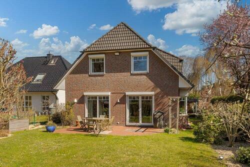 Rückansicht - Einfamilienhaus mit großem Garten in familienfreundlicher und ruhiger Lage von Hamburg-Schnelsen!