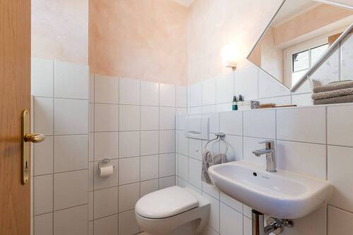Gäste-WC - 5 Zimmer Einfamilienhaus in Hamburg