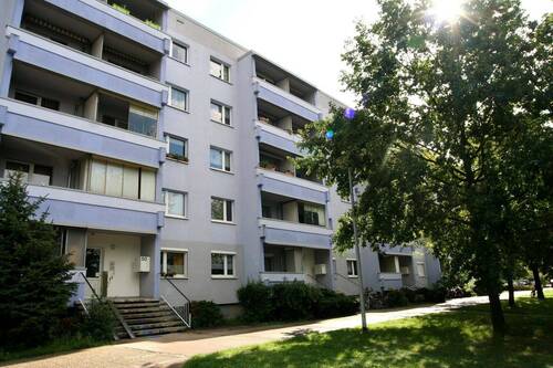 Hausansicht - Kleine 3 Zimmer Wohnung im Erdgeschoß
