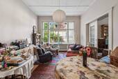 Esszimmer mit Schiebetür aus dem Baujahr - 